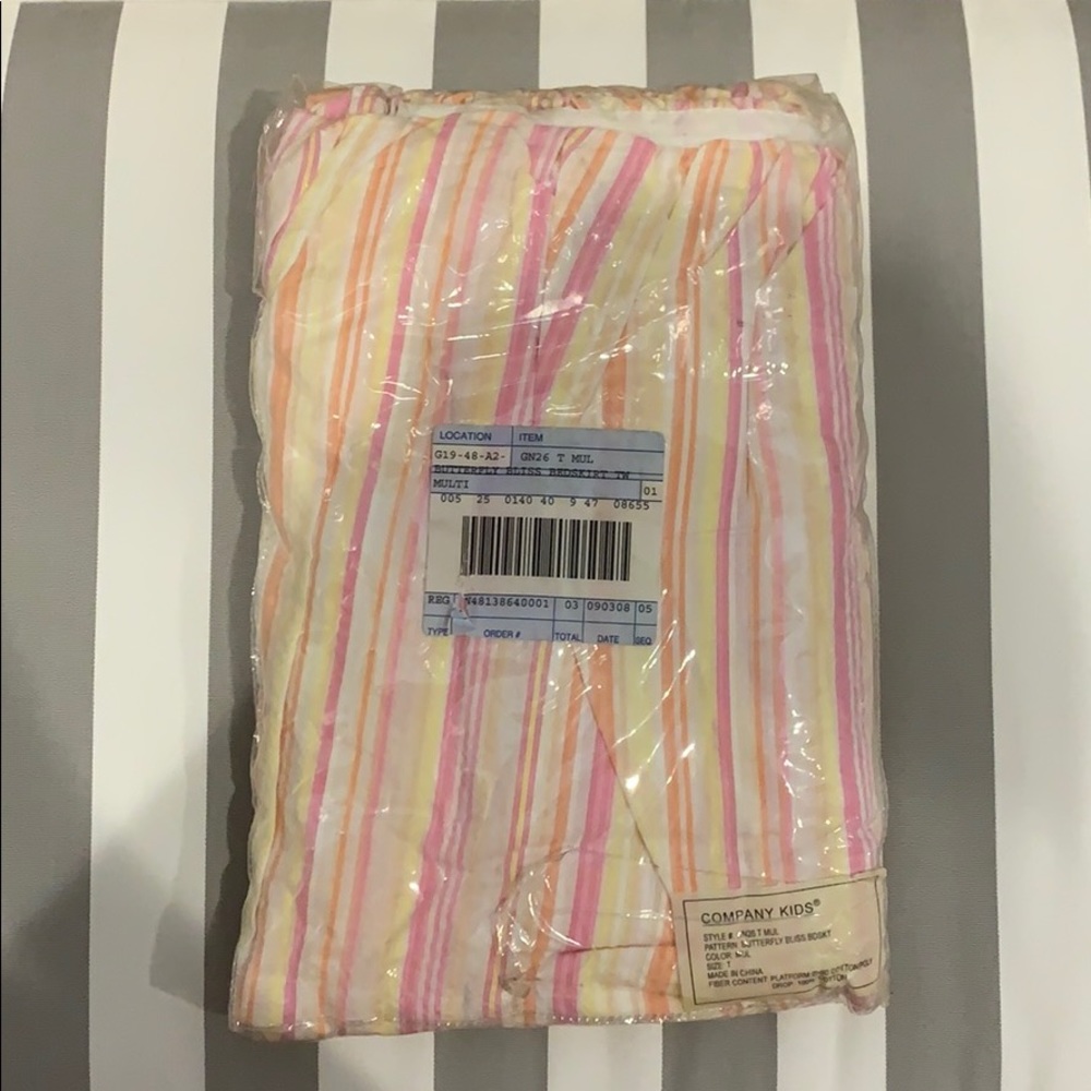 Company kids twin bed skirt!